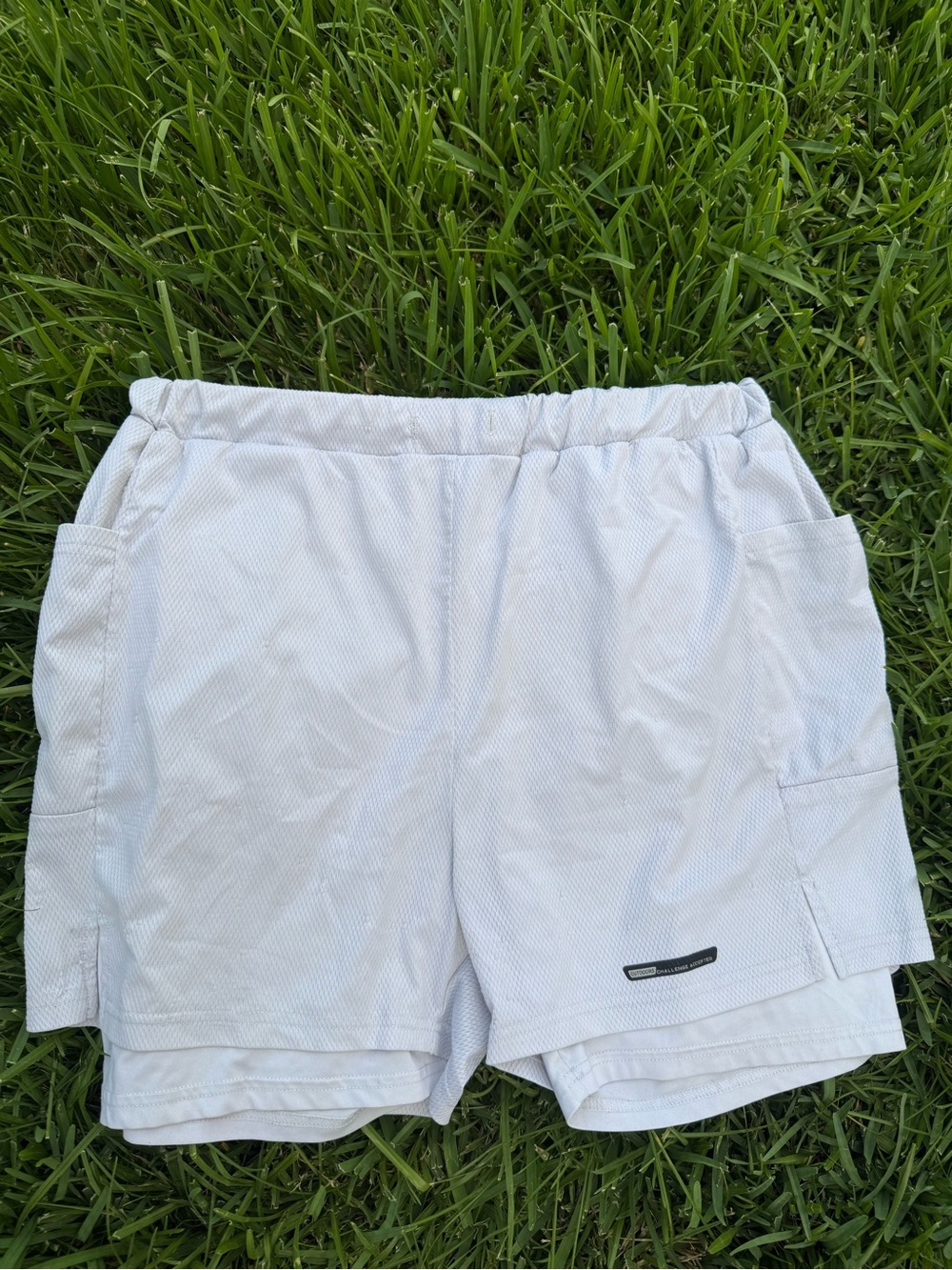 Men’s White Athletic Performance Compression Mesh Shorts Size Large